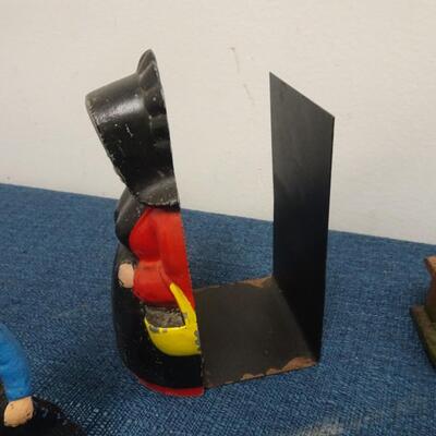 LOT 173. CAST IRON AMISH FIGURINES AND AMISH HOME DECOR