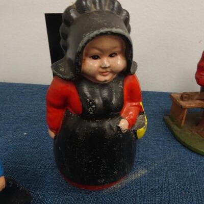 LOT 173. CAST IRON AMISH FIGURINES AND AMISH HOME DECOR