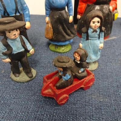 LOT 173. CAST IRON AMISH FIGURINES AND AMISH HOME DECOR