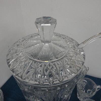 LOT 180 CRYSTAL LIDDED PUNCH BOWL WITH LADLE AND 8 CUPS