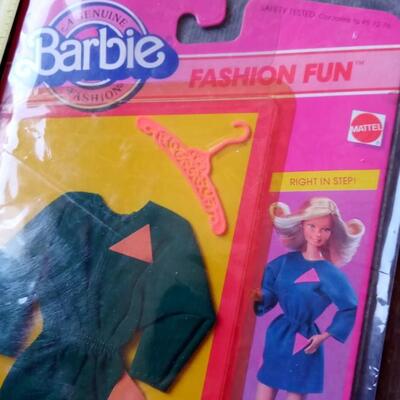 LOT 4  BARBIE OUTFIT