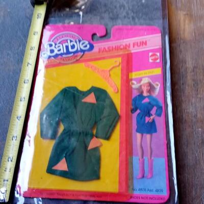 LOT 4  BARBIE OUTFIT