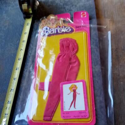 LOT 5  BARBIE OUTFIT