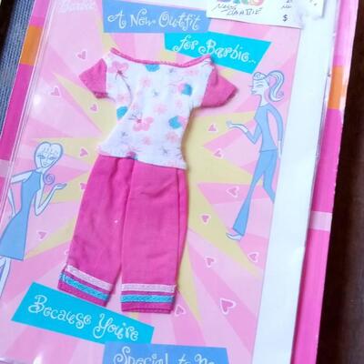 LOT 9  BARBIE OUTFIT