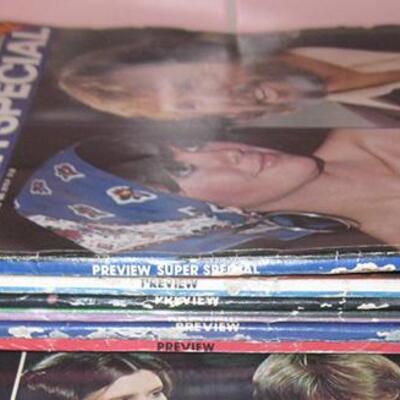 MS  Lot of 32 1970s Hollywood Magazines Rona Barrett's Hollywood + Gossip + Preview