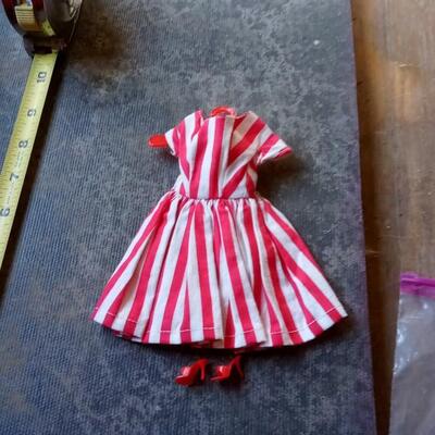 LOT 16  BARBIE OUTFIT