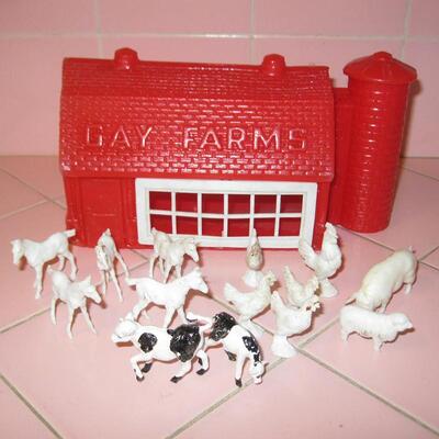 MS Gay Farms Barn & Animals Horses Cows Chickens  Molded Plastic