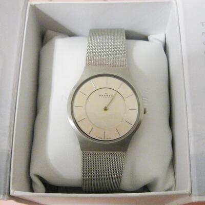 MS Mens Skagen 233LSS Mesh Bracelet Wrist Watch Like New
