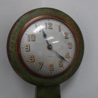 LOT 183. CLOCK (UNTESTED) AND HOME DECOR