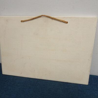 LOT 183. CLOCK (UNTESTED) AND HOME DECOR