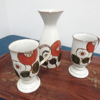 LOT 186 VINTAGE MUGS, AND WOOD TRAY