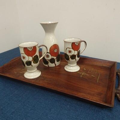LOT 186 VINTAGE MUGS, AND WOOD TRAY