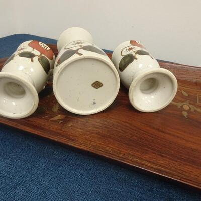 LOT 186 VINTAGE MUGS, AND WOOD TRAY