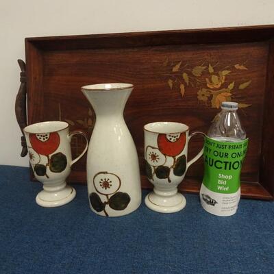 LOT 186 VINTAGE MUGS, AND WOOD TRAY