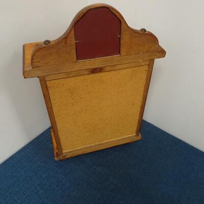 LOT 187. VINTAGE JEWELRY BOX