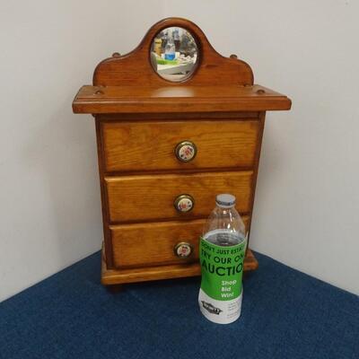 LOT 187. VINTAGE JEWELRY BOX
