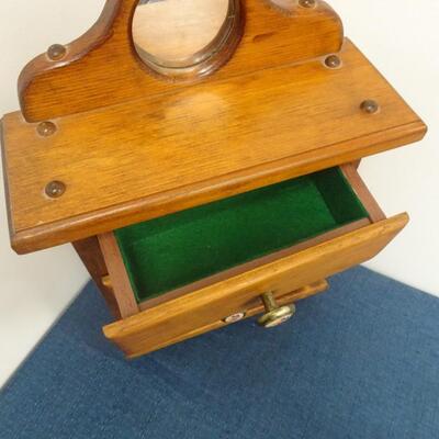 LOT 187. VINTAGE JEWELRY BOX