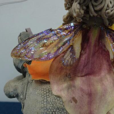 LOT 189 FIGURINE FROG AND FAIRY FIGURINE