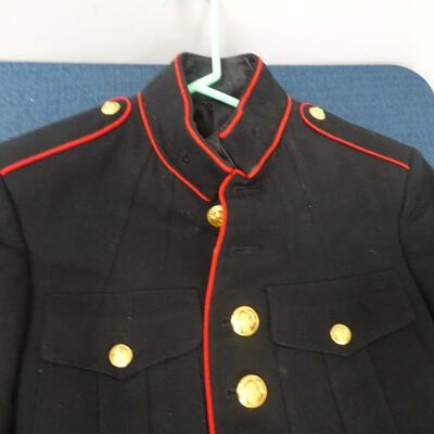 LOT 190. USMC DRESS UNIFORM JACKET