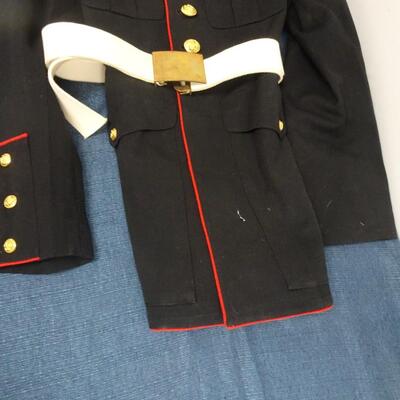 LOT 190. USMC DRESS UNIFORM JACKET
