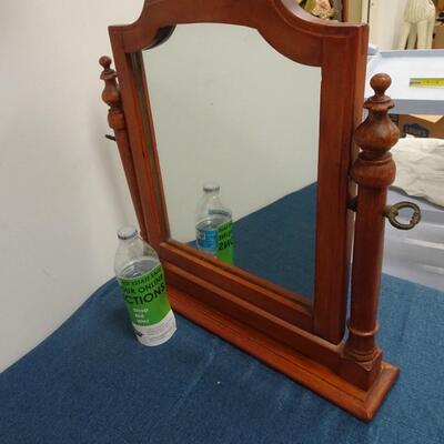 LOT 191. TABLE TOP MIRROR