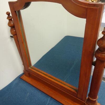 LOT 191. TABLE TOP MIRROR