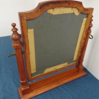 LOT 191. TABLE TOP MIRROR