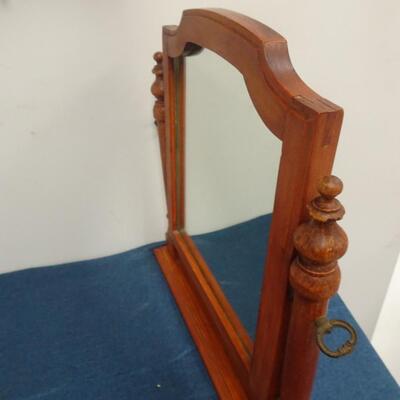 LOT 191. TABLE TOP MIRROR