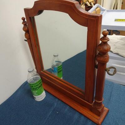 LOT 191. TABLE TOP MIRROR