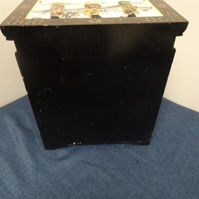 LOT 200. VINTAGE JEWELRY BOX