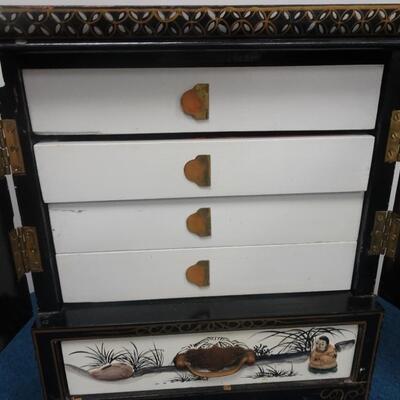 LOT 200. VINTAGE JEWELRY BOX