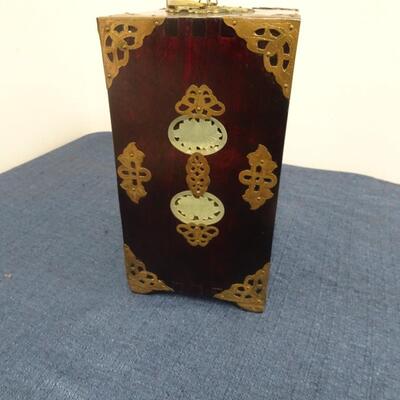 LOT 201. VINTAGE JEWELRY BOX