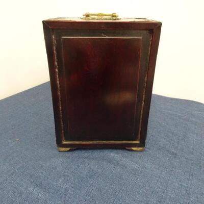 LOT 201. VINTAGE JEWELRY BOX