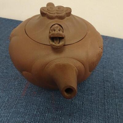 LOT 203. CHINESE DRAGON CLAY TEA POT