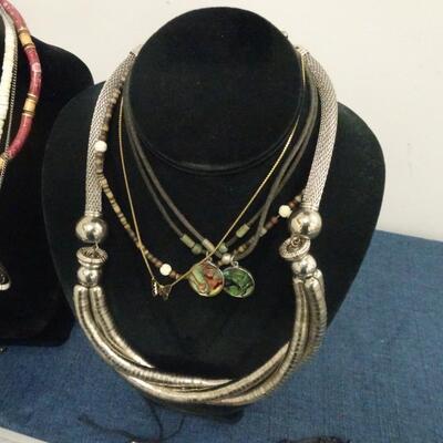 LOT 204. COSTUME JEWELRY COLLECTION