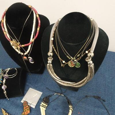 LOT 204. COSTUME JEWELRY COLLECTION