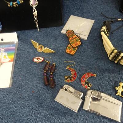 LOT 204. COSTUME JEWELRY COLLECTION