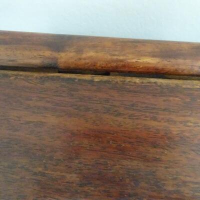 LOT 207  PLANT STAND/TABLE AND TABLE STAND
