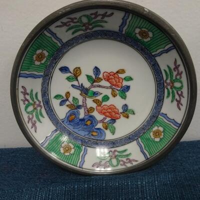 LOT 211. COLLECTION OF DECORATIVE PLATES