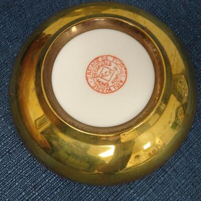 LOT 211. COLLECTION OF DECORATIVE PLATES