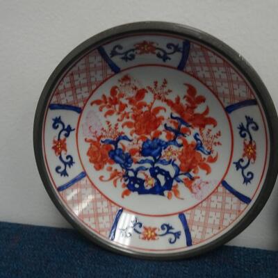 LOT 211. COLLECTION OF DECORATIVE PLATES