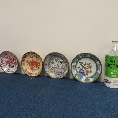 LOT 211. COLLECTION OF DECORATIVE PLATES