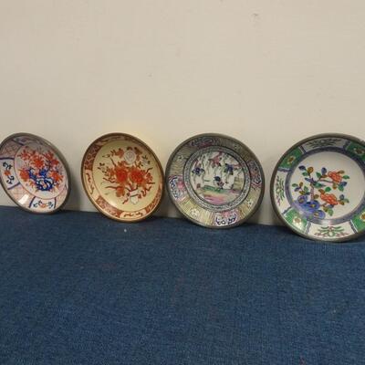 LOT 211. COLLECTION OF DECORATIVE PLATES