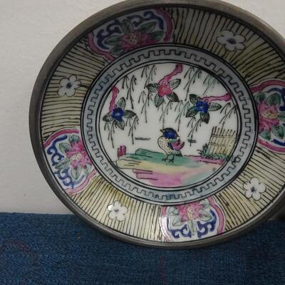 LOT 211. COLLECTION OF DECORATIVE PLATES