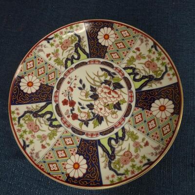 LOT 212. DECORATIVE PLATES