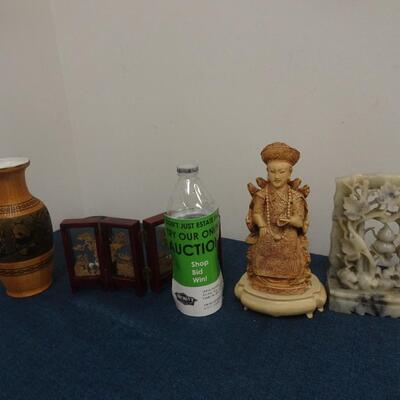 LOT 213. HOME DECOR ITEMS