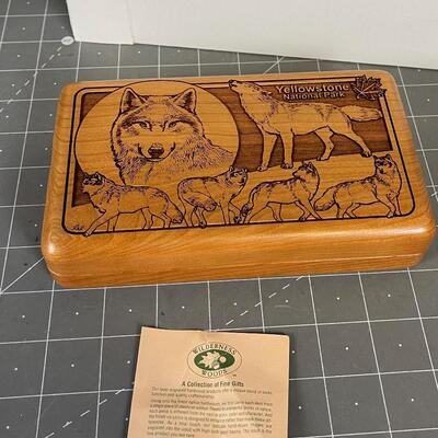 #135 Yellow Stone National Park Wolf CARD Deck Holder 