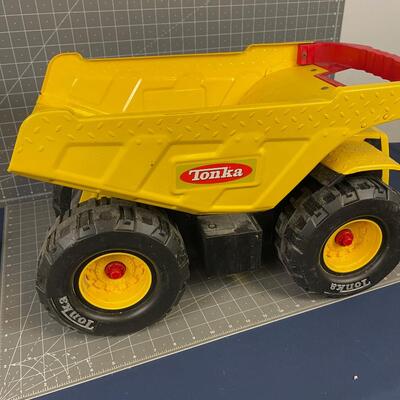 #159 Metal and Plastic Tonka Dump Truck 