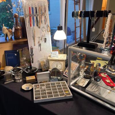 Lot 1: Jewelry Counter Selection