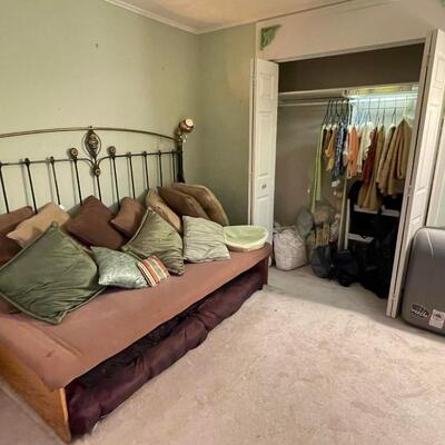 Lot 26: Bedroom Seledtion